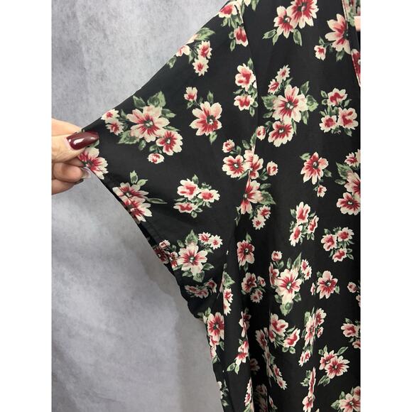 Torrid Blouse Size 4 Black Floral Georgette Flutter Short Sleeve Flowy Back Hem - Picture 4 of 9